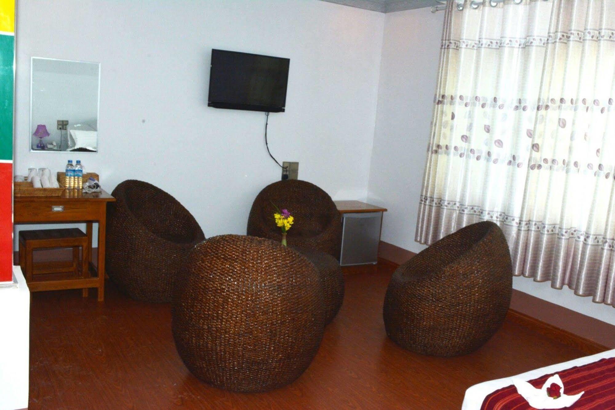 Myat Nan Taw Hotel Loikaw Exterior photo